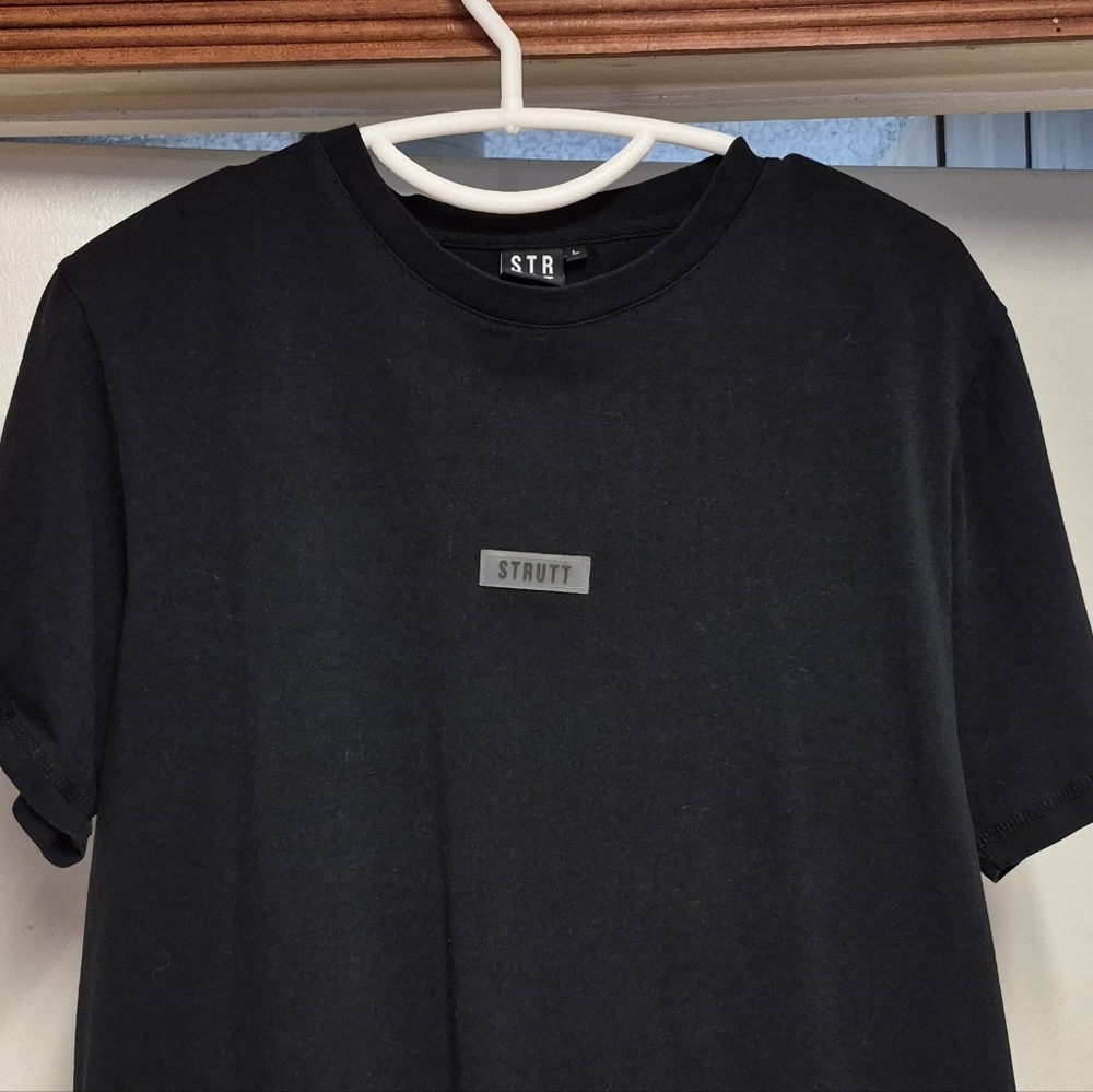 Strutt Men's Black Fitted T-Shirt